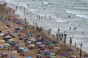 نشطاء يطلقون حملة لوقف كراء الشواطئ للخواص