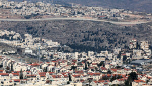 الأمم المتحدة: توسيع المستوطنات الإسرائيلية في الأراضي الفلسطينية يرقى إلى “جريمة حرب”