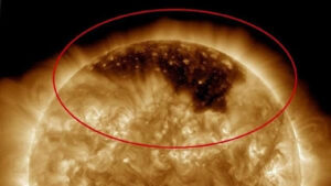 علماء فلك روس يكتشفون ثقبا تاجيا عملاقا على الشمس
