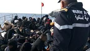 البحرية الملكية تعترض قاربا يقل 196 مهاجرا شمال غرب الداخلة